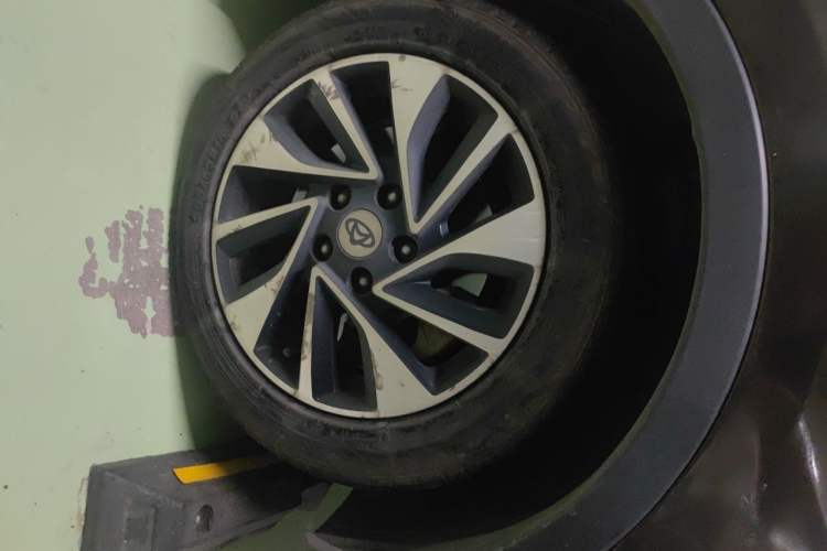 Used CHANGAN OSHAN A800 2017 1.6L Manual Luxury Model Right Front Wheel Hub