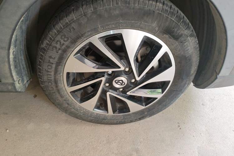 Used CHANGAN OSHAN A800 2017 1.5T Manual Elite Version Right Front Wheel Hub
