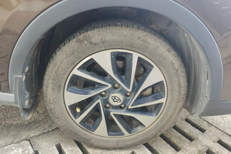 Used CHANGAN OSHAN A800 2017 1.6L Manual Luxury Model Right Front Wheel Hub