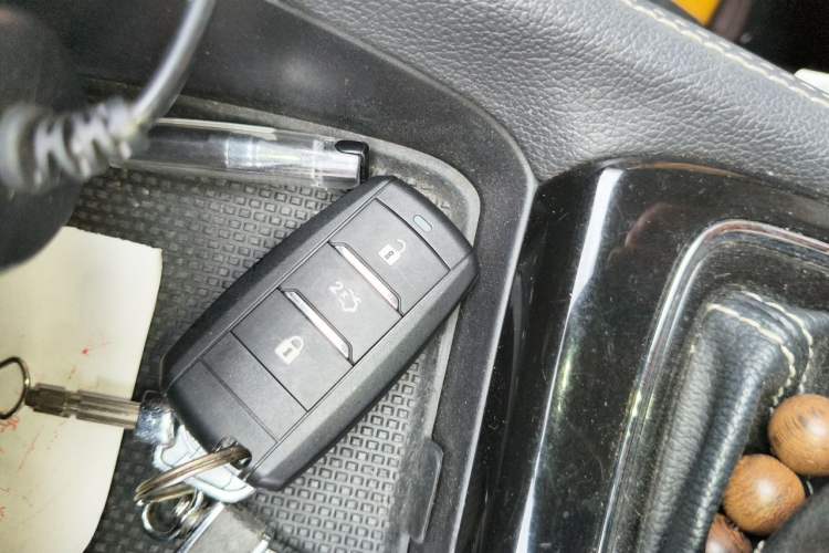 Used CHANGAN OSHAN A800 2017 1.5T Automatic Luxury Model Vehicle Key