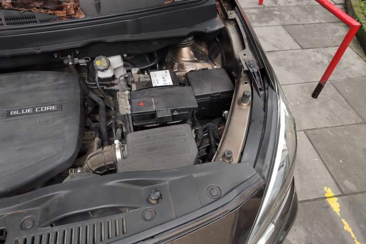 Used CHANGAN OSHAN A800 2017 1.5T Manual Luxury Model Engine Bay Left