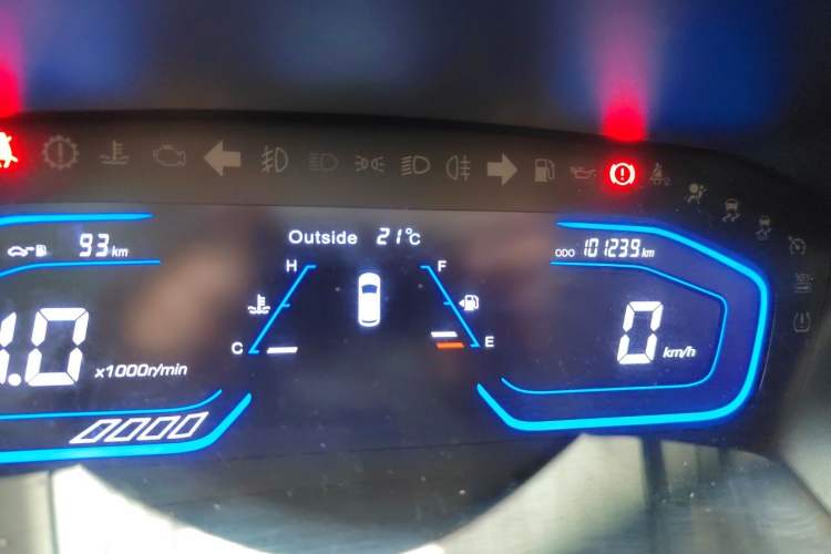 Used CHANGAN OSHAN A800 2017 1.5T Manual Luxury Model Odometer Close Up
