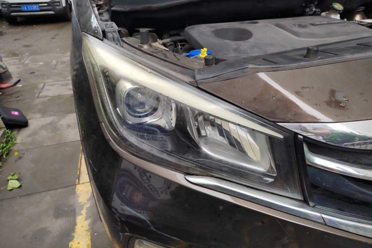 Used CHANGAN OSHAN A800 2017 1.5T Manual Luxury Model Right Front Headlight