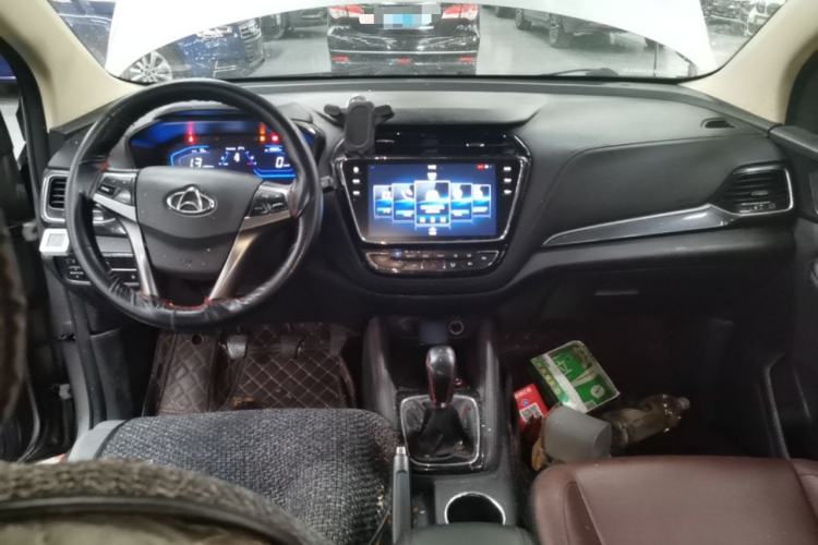 Used CHANGAN OSHAN A800 2017 1.6L Manual Luxury Model Center Console