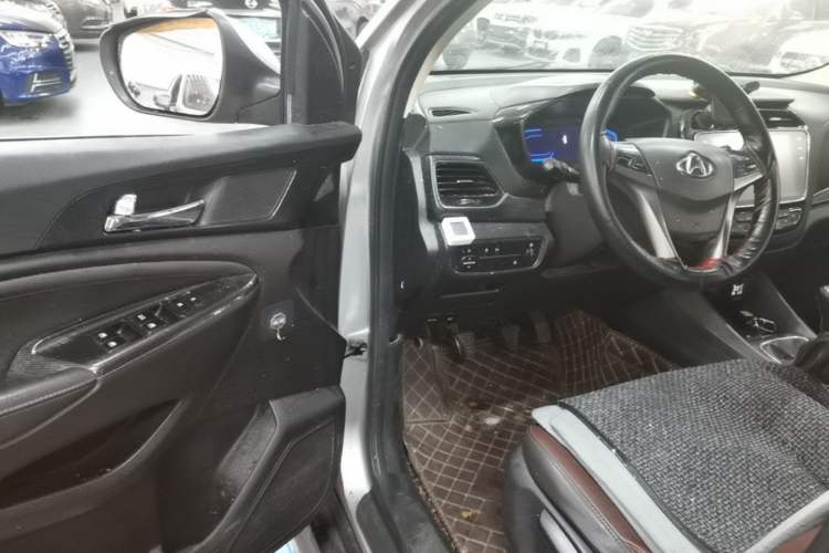 Used CHANGAN OSHAN A800 2017 1.6L Manual Luxury Model Driver Seat