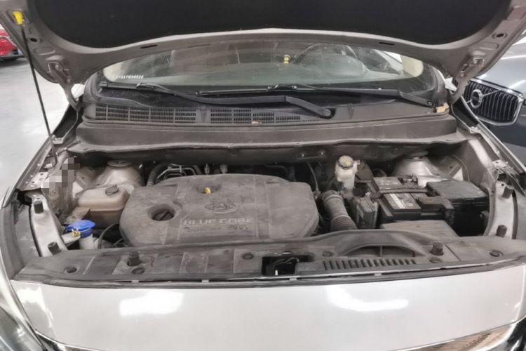 Used CHANGAN OSHAN A800 2017 1.6L Manual Luxury Model Engine Bay