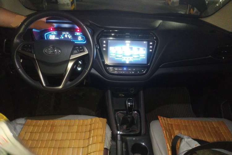 Used CHANGAN OSHAN A800 2017 1.6L Manual Comfort Model Center Console