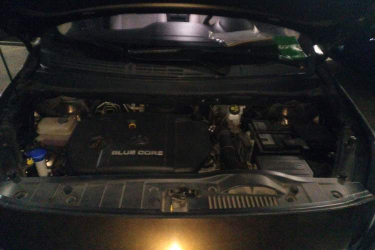 Used CHANGAN OSHAN A800 2017 1.6L Manual Comfort Model Engine Bay