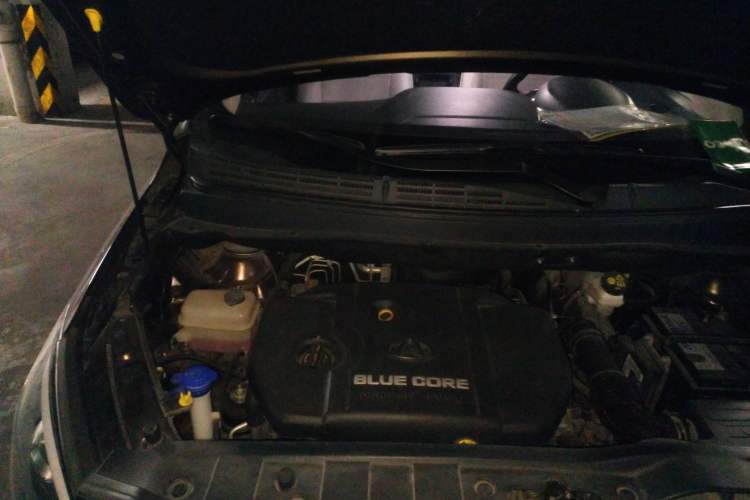 Used CHANGAN OSHAN A800 2017 1.6L Manual Comfort Model Engine Bay Right