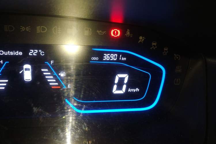 Used CHANGAN OSHAN A800 2017 1.6L Manual Comfort Model Odometer Close Up