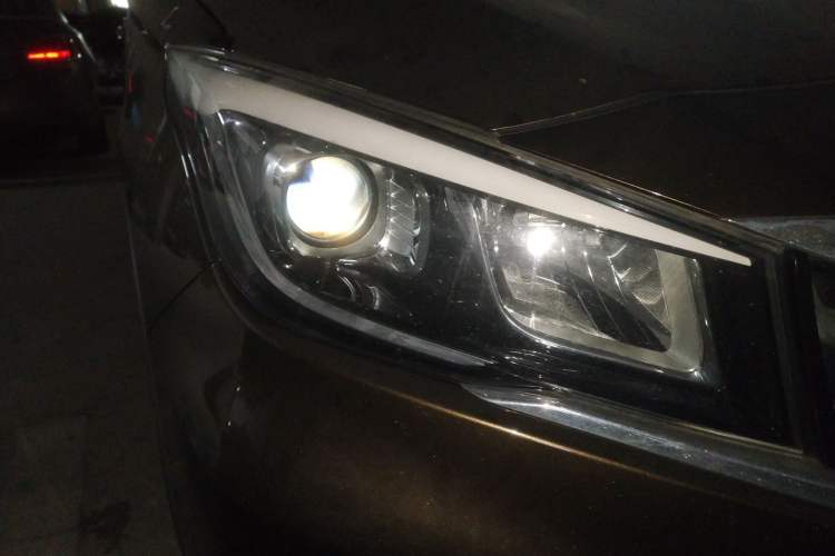 Used CHANGAN OSHAN A800 2017 1.6L Manual Comfort Model Right Front Headlight
