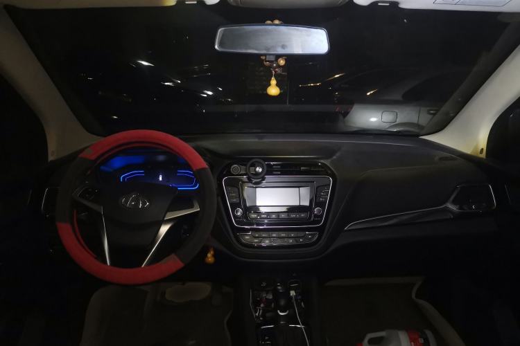 Used CHANGAN OSHAN A800 2017 1.5T Automatic Comfort Model Center Console