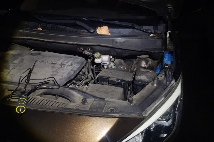 Used CHANGAN OSHAN A800 2017 1.5T Automatic Comfort Model Engine Bay Left
