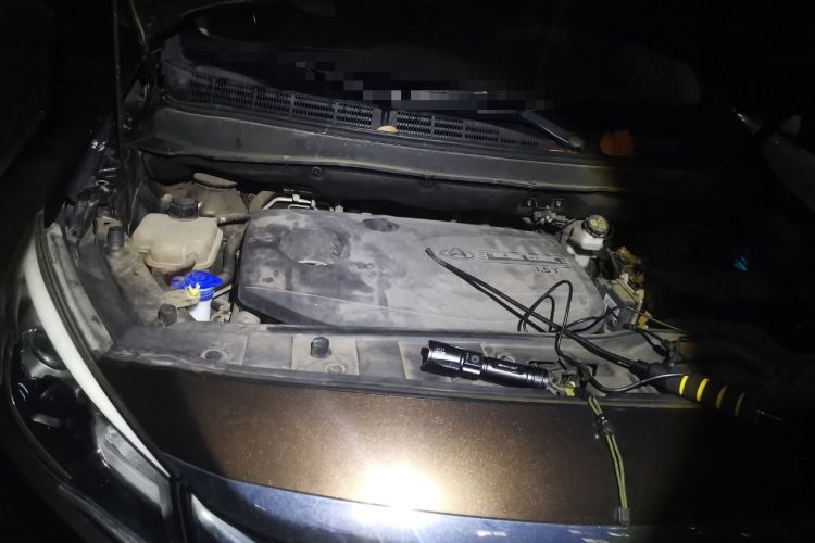 Used CHANGAN OSHAN A800 2017 1.5T Automatic Comfort Model Engine Bay Right