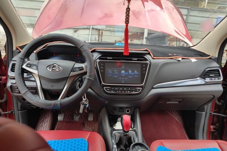 Used CHANGAN OSHAN A800 2017 1.6L Manual Comfort Model Center Console