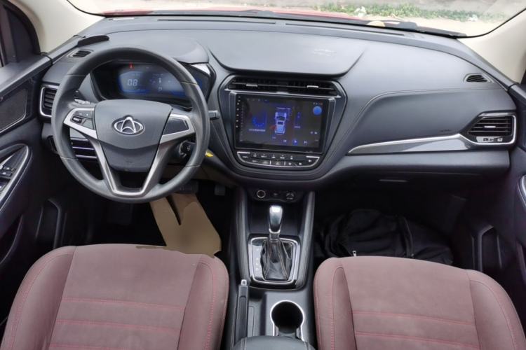Used CHANGAN OSHAN A800 2017 1.5T Automatic Comfort Model Center Console
