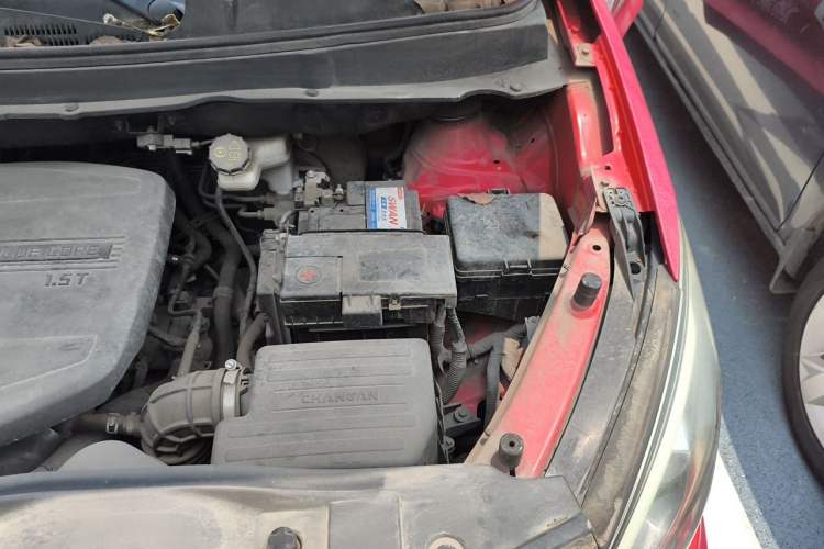 Used CHANGAN OSHAN A800 2017 1.5T Automatic Comfort Model Engine Bay Left