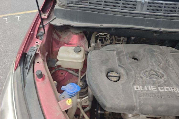 Used CHANGAN OSHAN A800 2017 1.6L Manual Comfort Model Engine Bay Right