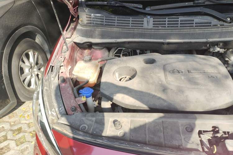 Used CHANGAN OSHAN A800 2017 1.5T Automatic Luxury Model Engine Bay Right