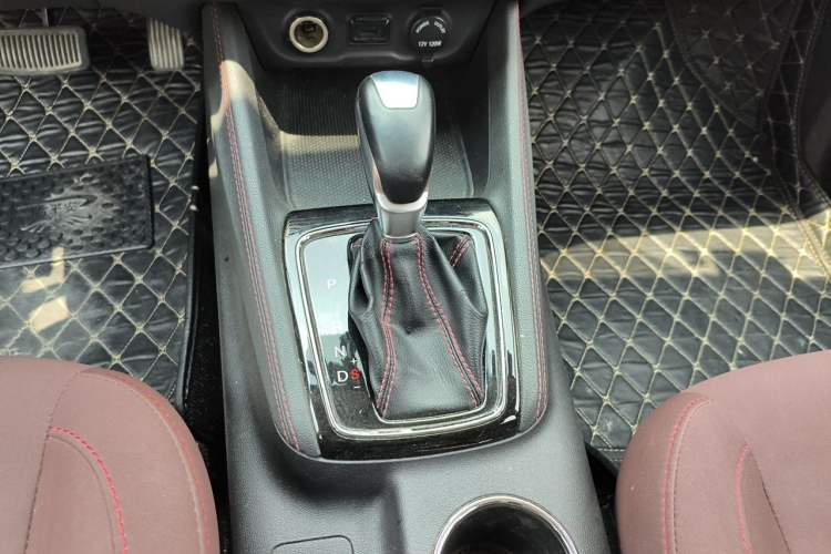 Used CHANGAN OSHAN A800 2017 1.5T Automatic Comfort Model Gear Lever