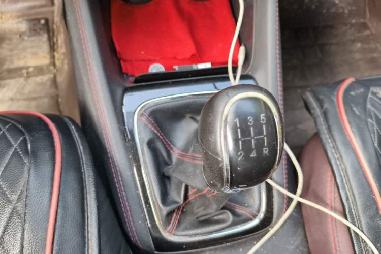 Used CHANGAN OSHAN A800 2017 1.6L Manual Comfort Model Gear Lever