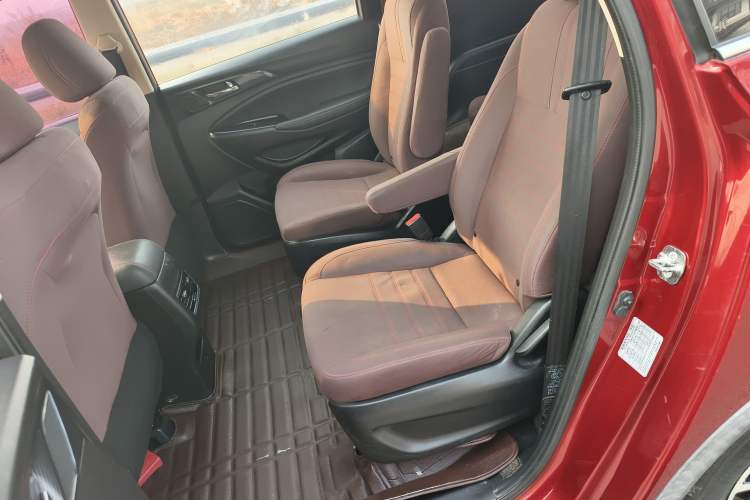 Used CHANGAN OSHAN A800 2017 1.6L Manual Comfort Model Interior 1