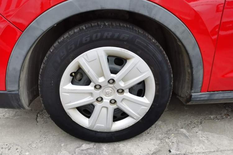 Used CHANGAN OSHAN A800 2017 1.5T Automatic Comfort Model Left Front Wheel Hub