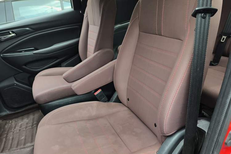 Used CHANGAN OSHAN A800 2017 1.5T Automatic Comfort Model Left Rear Seat