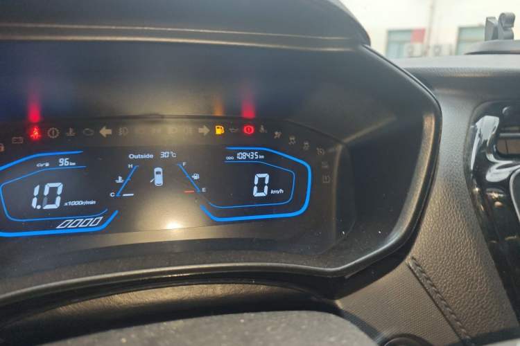 Used CHANGAN OSHAN A800 2017 1.6L Manual Comfort Model Odometer Close Up