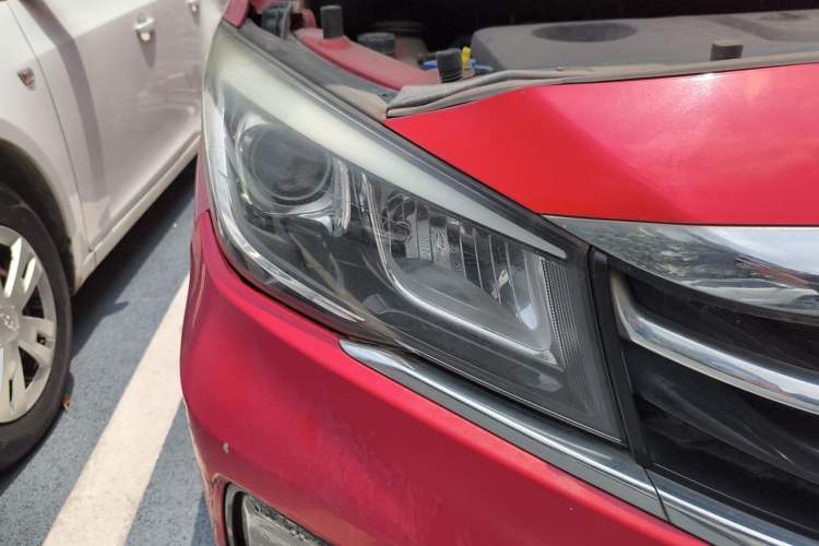 Used CHANGAN OSHAN A800 2017 1.5T Automatic Comfort Model Right Front Headlight