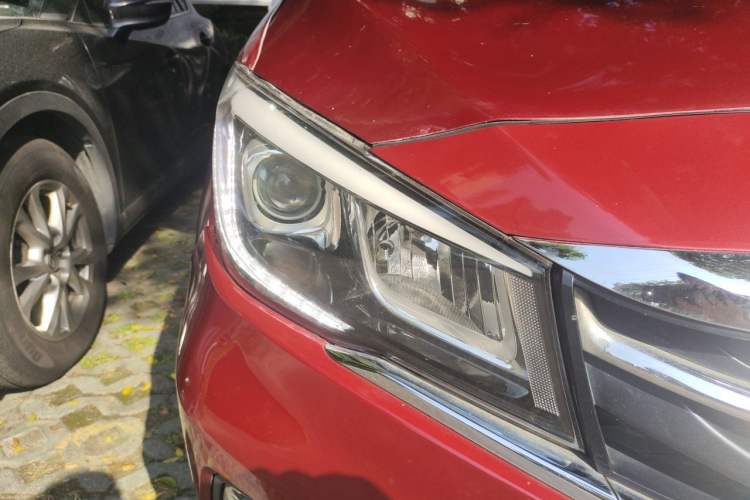 Used CHANGAN OSHAN A800 2017 1.5T Automatic Luxury Model Right Front Headlight