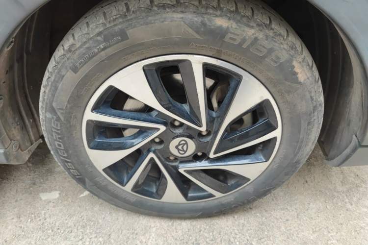 Used CHANGAN OSHAN A800 2017 1.6L Manual Comfort Model Right Front Wheel Hub