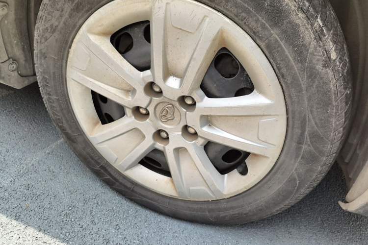 Used CHANGAN OSHAN A800 2017 1.5T Automatic Comfort Model Right Front Wheel Hub