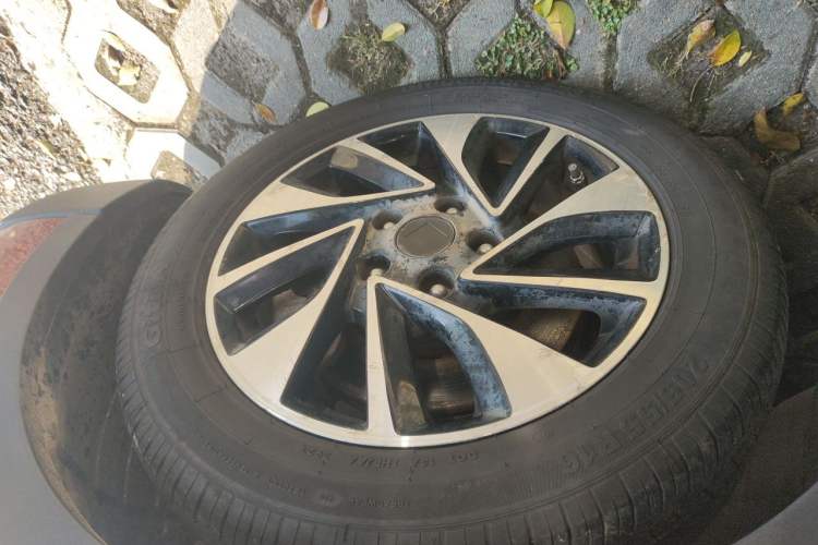 Used CHANGAN OSHAN A800 2017 1.5T Automatic Luxury Model Right Front Wheel Hub