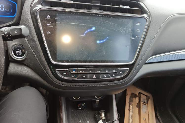 Used CHANGAN OSHAN A800 2017 1.6L Manual Luxury Model Audio And AC Panel