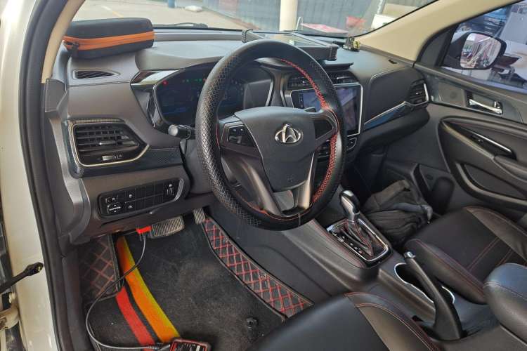 Used CHANGAN OSHAN A800 2017 1.5T Automatic Comfort Model Center Console