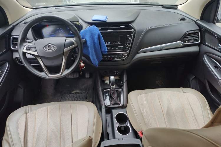 Used CHANGAN OSHAN A800 2017 1.5T Automatic Comfort Model Center Console