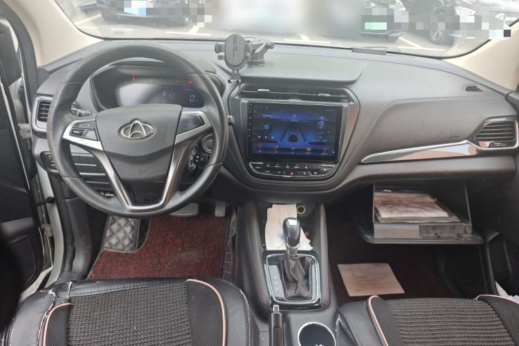 Used CHANGAN OSHAN A800 2017 1.5T Automatic Comfort Model Center Console