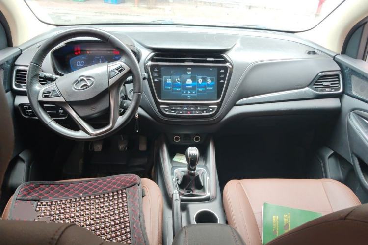Used CHANGAN OSHAN A800 2017 1.6L Manual Comfort Model Center Console