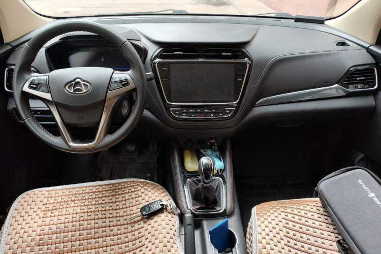 Used CHANGAN OSHAN A800 2017 1.6L Manual Comfort Model Center Console