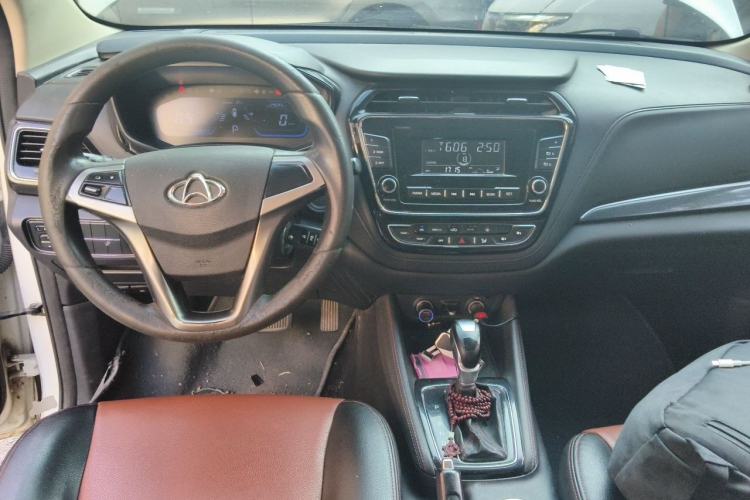 Used CHANGAN OSHAN A800 2017 1.5T Automatic Standard Model Center Console