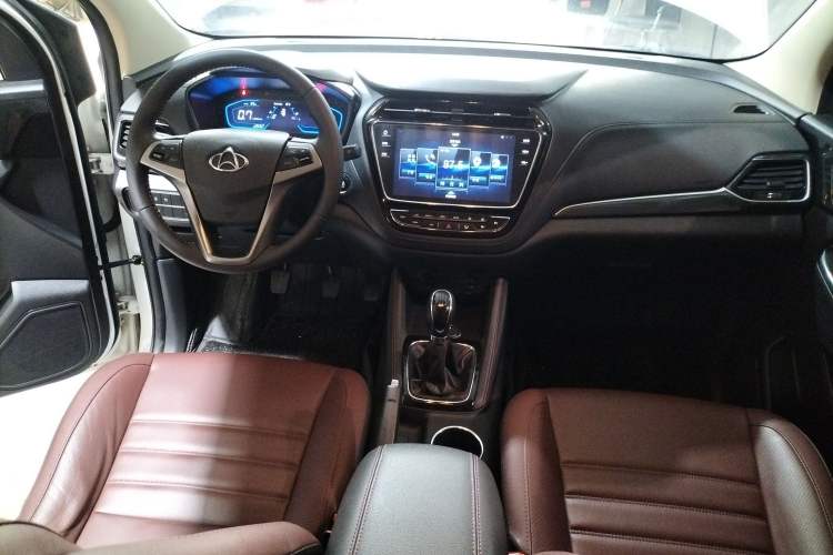 Used CHANGAN OSHAN A800 2017 1.5T Manual Luxury Model Center Console
