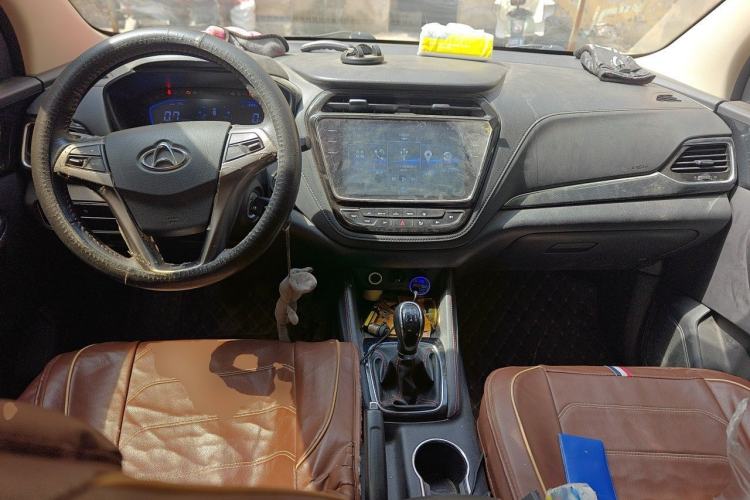 Used CHANGAN OSHAN A800 2017 1.6L Manual Comfort Model Center Console