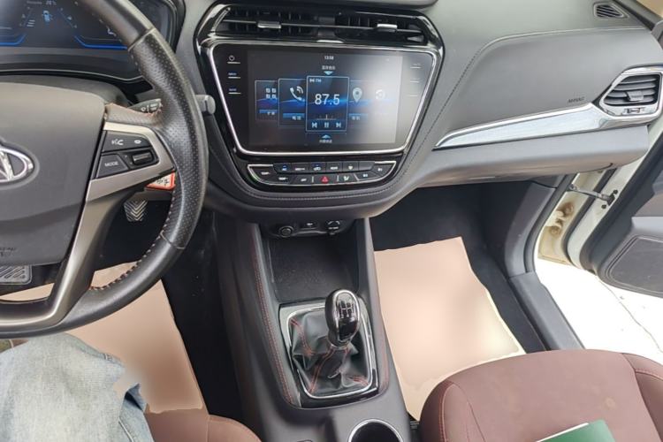 Used CHANGAN OSHAN A800 2017 1.6L Manual Comfort Model Center Console