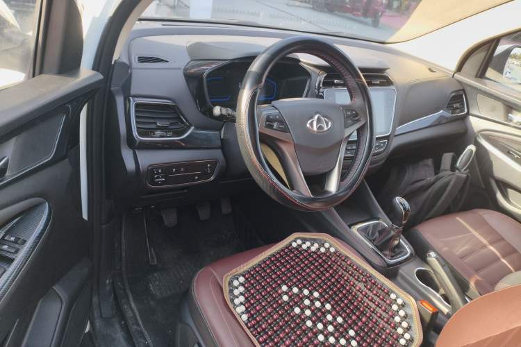 Used CHANGAN OSHAN A800 2017 1.6L Manual Luxury Model Center Console