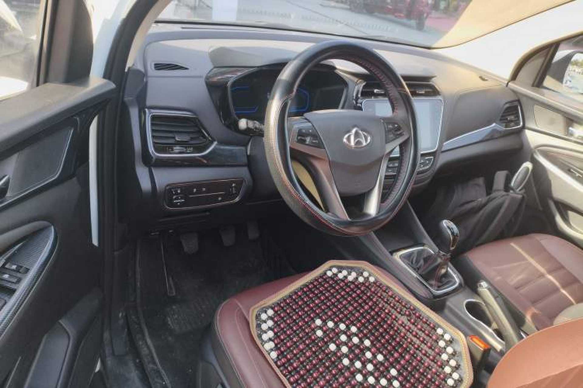 Used CHANGAN OSHAN A800 2017 1.6L Manual Luxury Model Center Console