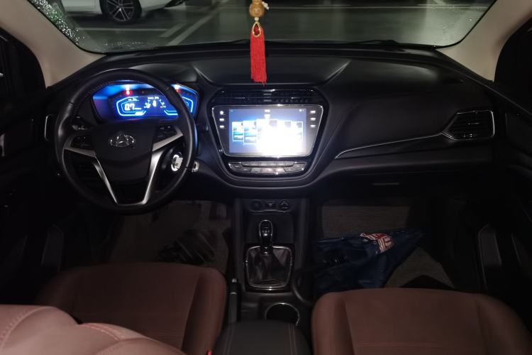 Used CHANGAN OSHAN A800 2017 1.6L Manual Comfort Model Center Console