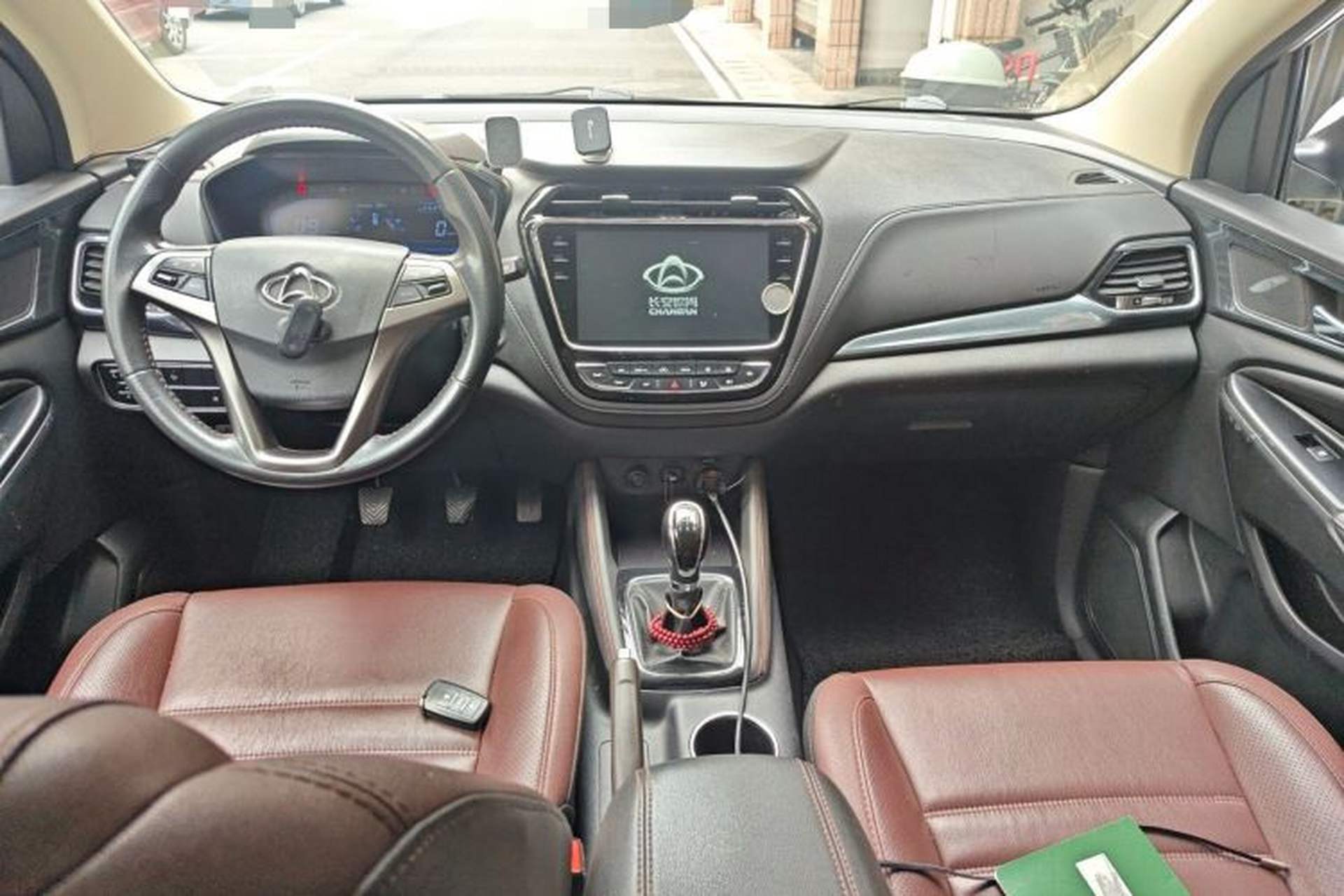 Used CHANGAN OSHAN A800 2017 1.6L Manual Luxury Model Center Console