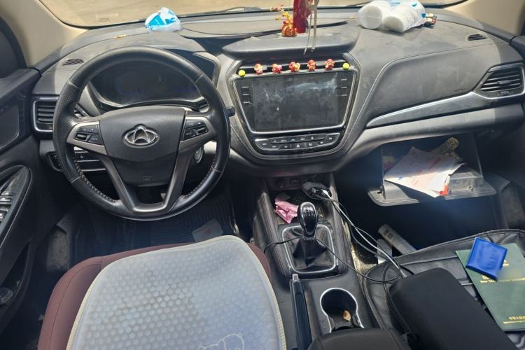 Used CHANGAN OSHAN A800 2017 1.6L Manual Comfort Model Center Console