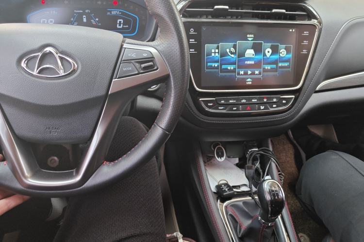 Used CHANGAN OSHAN A800 2017 1.6L Manual Luxury Model Center Console
